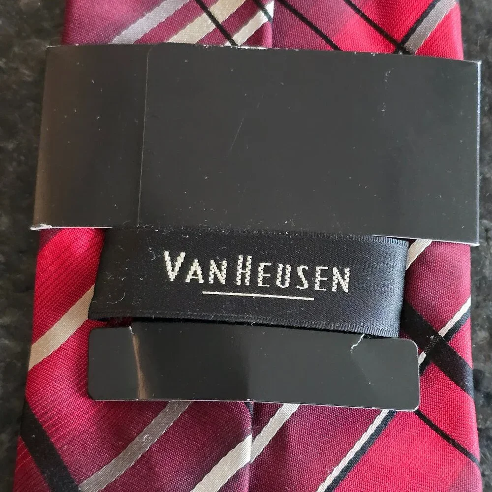 VanHeusen Tie: 100% Silk